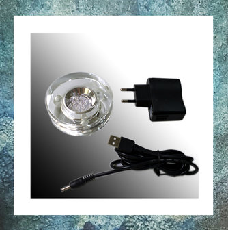 glazen-sokkeltje-7-LEDs-onder-glasreliek-met-adaptor