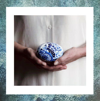 mini-urn-aardewerk-memento-delftsblauw-pebble-miniurn-bird-in-paradise
