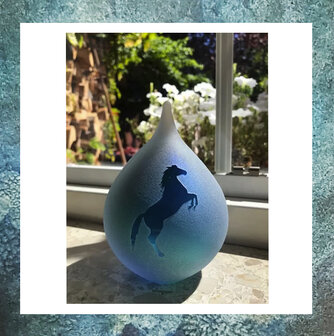 as-in-glas-met-as-glasreliek-bubble-urn-glasobject-glasornament-groen-blauw-paard
