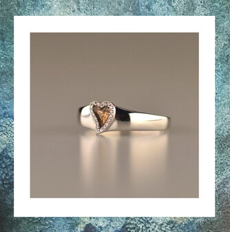 haarlokring-haarlokje-ring-RG005-hartje-zirkonia-juwelen-juweel-asbestemming-gedenksieraden-herinneringssieraad-zilver