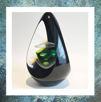 as-in-glas-pandora-glasreliek-druppel-traan-premium-glasobject-zwart-groen-A09PYG