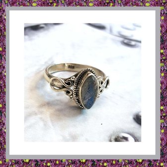 asring-sieraden-met-as-juweeltje-ring-as-labradoriet-grijsblauw-SR